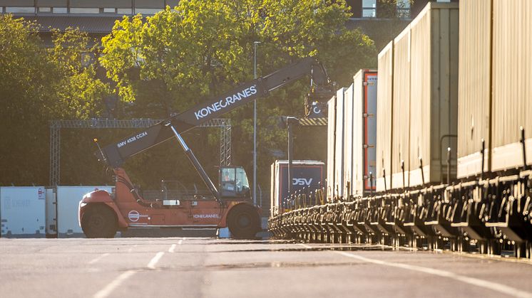 I Göteborg hanteras tågpendeln på Arken kombiterminal som ligger i direkt anslutning till hamnens roro- och containerterminaler. Bild: Göteborgs Hamn AB.