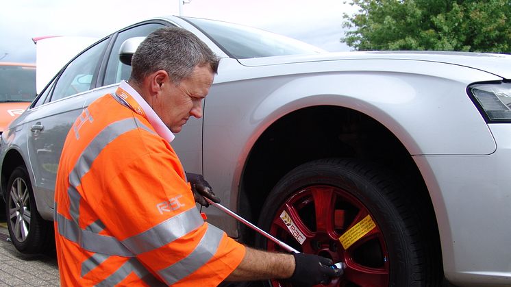 RAC rolls out universal spare wheel as 'puncture no spare' call-outs predicted to reach 250,000 by 2015