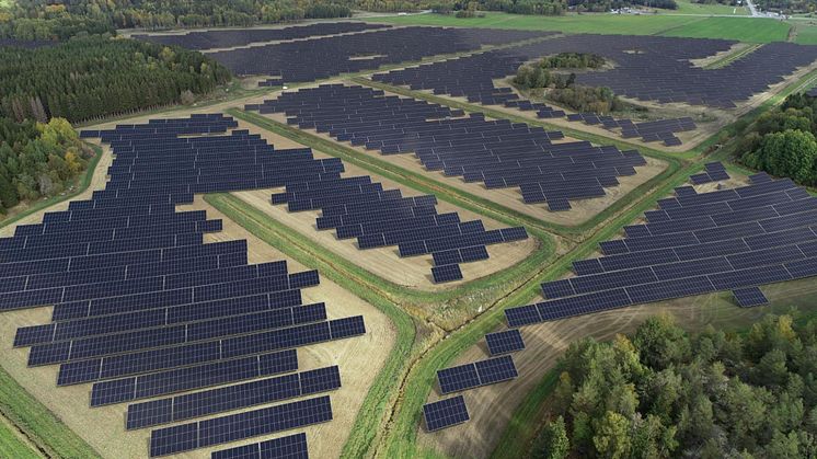 En preliminär 3D-bild av Axfoods solcellspark som kommer att byggas i Hallstavik under andra halvåret 2023.