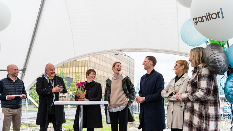 Fr.v. Peter Syrén, Gert Wingårdh, Katrin Stjernfeldt Jammeh, Jenny Berg-Nilson, Marcus Horning, Pernilla Conde Hellman, Lena Friblick. Foto: Julia Haraldson