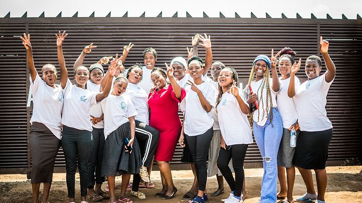 Die Schülerinnen am Mädchencollege in Malawi freuen sich über die kleine Krankenstation, die die apoBank-Stftung finanziell ermöglicht hat und die Herrnhuter Missionshilfe für sie demnächst errichten wird. (Bild: Herrnhuter Missionshilfe e.V.)
