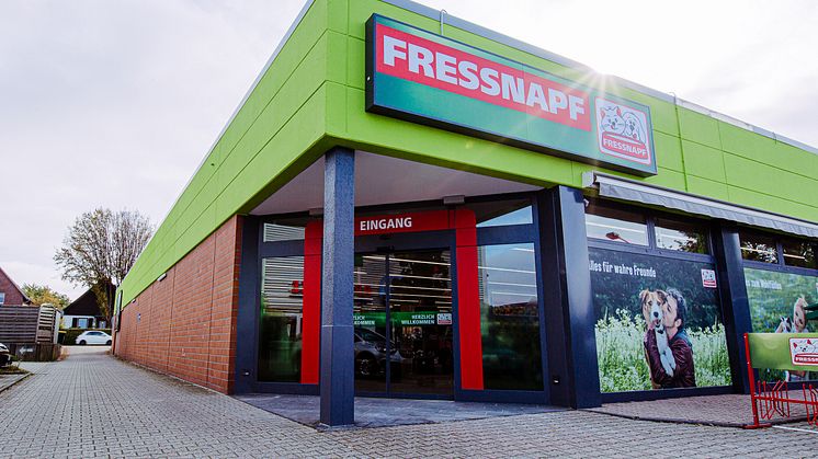Frontansicht des neuen Fressnapf-Marktes in Erkelenz
