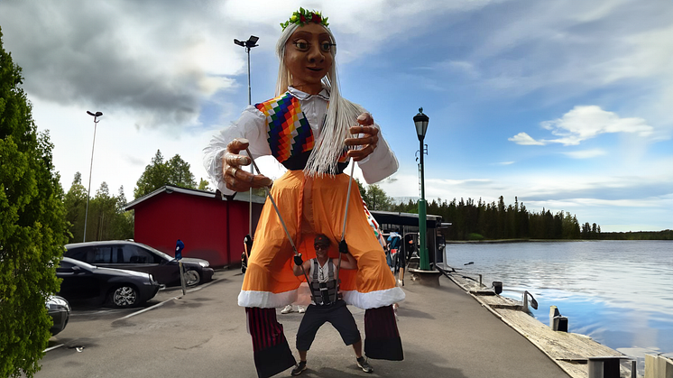 Enchanting Giants: Gigantic Marionettes to Roam Ängsbacka's Fields this Midsummer Eve!