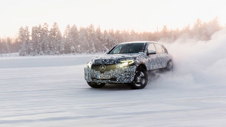 Mercedes-Benz EQC på vintertester i Arjeplog