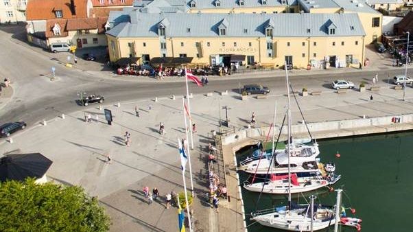 Joda Bar & Kök på bästa läge i hamnen på Skeppsbron 24 i Visby