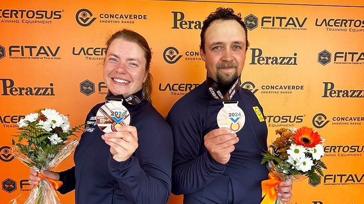 Victoria Larsson och Marcus Svensson vann brons mixedklassen i säsongens sista världscuptävling