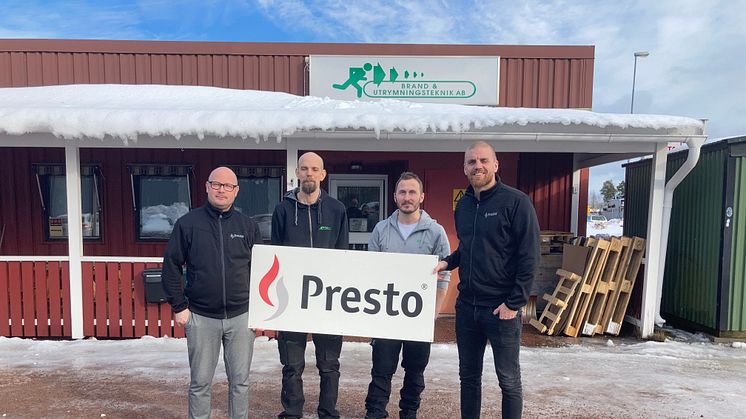 Från vänster; Jens Brismo, Regionchef Presto Södra Norrland, Marcus Hofvander, delägare Brand & Utrymningsteknik i Dalarna AB, Jesper Svensson, Brand & Utrymningsteknik i Dalarna AB, Jonas Nilsson, Servicechef Presto Södra Norrland.