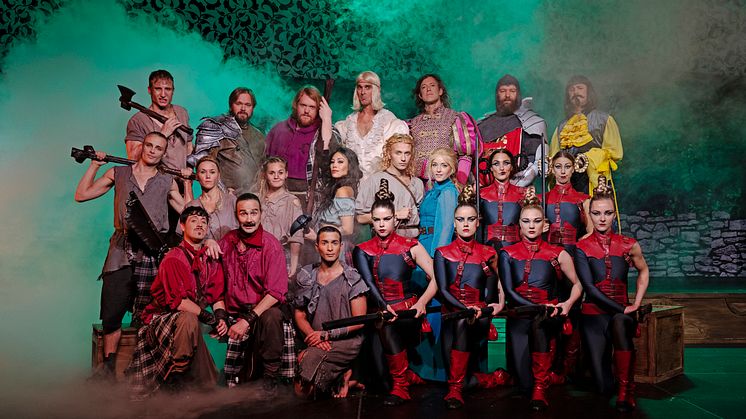 Hela ensemblen i Robin Hood The Musical