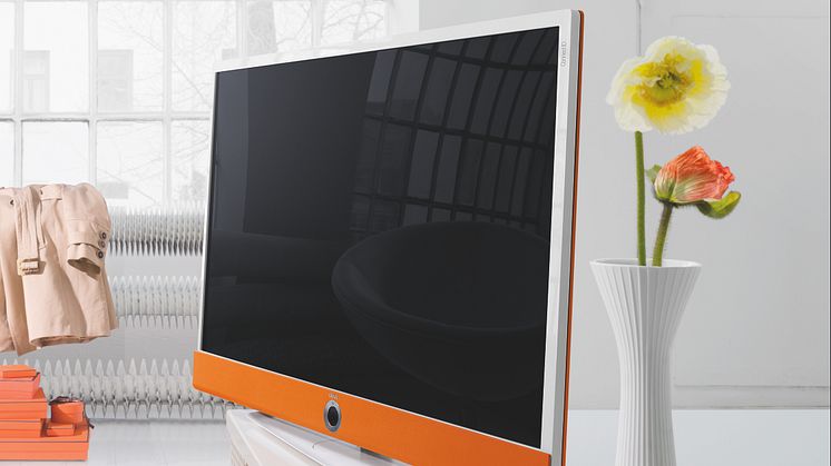 Design-tv: Loewe Connect ID med Orange kabinet og Hvid øjglans ramme. 