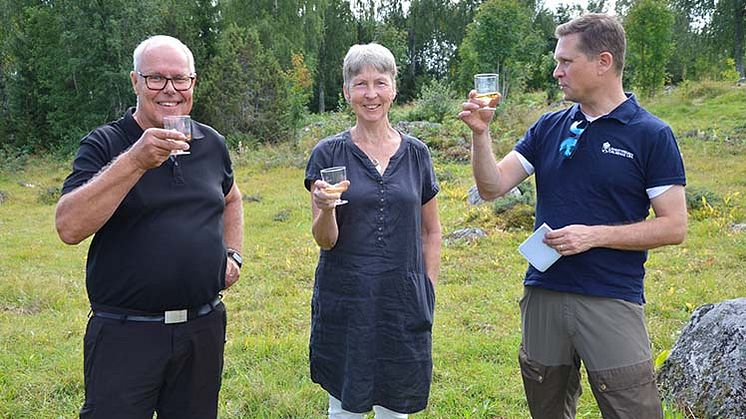 Thomas Dahlman, Gunhild Liss Dahlman och länsrådet Björn Forsberg. 