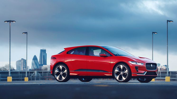 Jaguar I-PACE Concept vender tilbake til Norge mellom 21 og 31. desember der den vil stå utstilt på Geilo, én av verdens beste skidestinasjoner. 