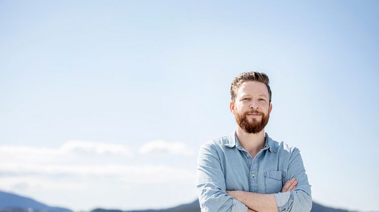 Anders Totland klar med ny roman; "Til jord skal du bli"; ein tragikomisk noir frå Finnskogen