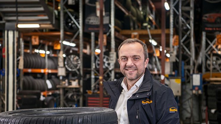 Oppbevaring og salg av dekk og enkle verkstedtjenester utvides nå med flere tjenester og servicekonsepter.