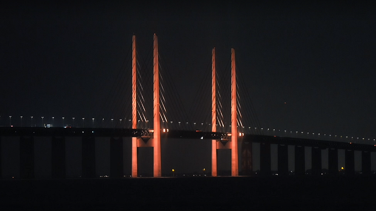 Öresundsbron utanför Malmö kommer att lysa orange under dygnets mörka timmar lördag den 7 oktober för Världens Barn. Foto: Marcus Larsson.