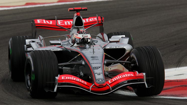 Den finske Formel 1-racerkører Kimi Räikkönens berømte McLaren Mercedes, der har indbragt to podieplaceringer, kommer under hammeren hos auktionshuset Bonhams.