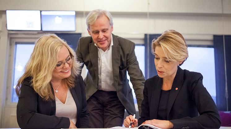 Socialförsäkringsminister Annika Strandhäll besökte Botkyrkabyggen för samtal kring minskad sjukfrånvaro