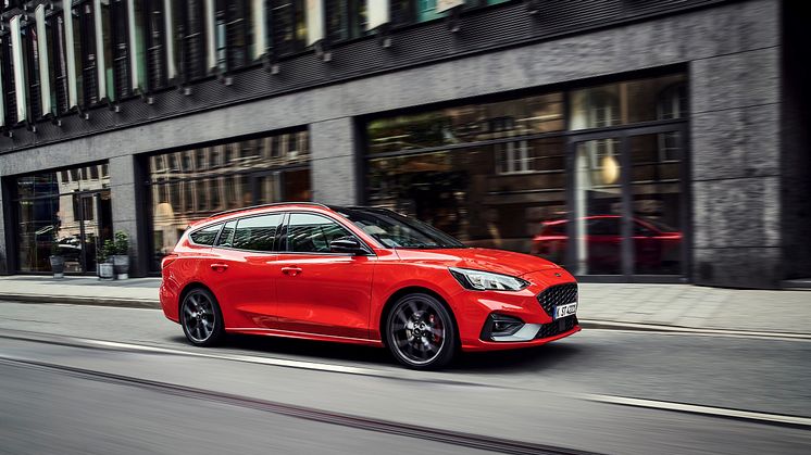 Ford julkaisi täysin uuden Ford Focus ST Wagon -mallin kuvat