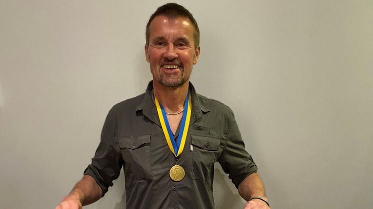Torbjörn Cajonberg, anställd på Winther Bygg i Sundsvall, har belönats med utmärkelsen ”Årets plåtslagare”.