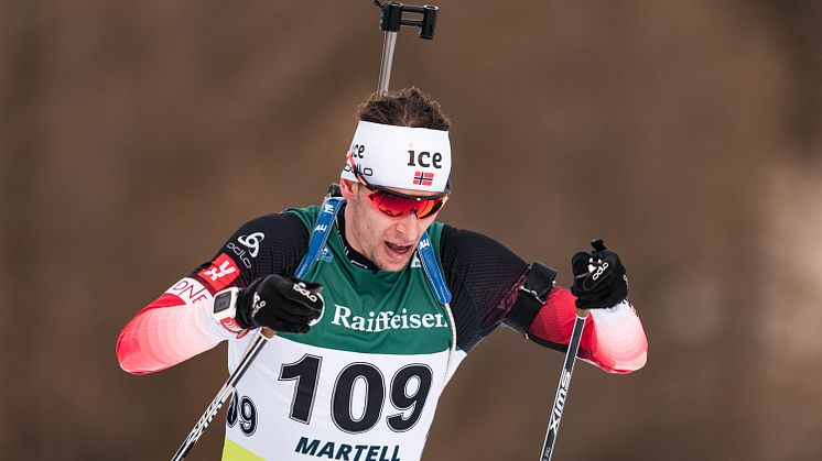 DEBUT-VINNER: Sturla Holm Lægreid seilte inn fra Lerøy-cup og vant fellesstarten i IBU Cup i Martell søndag 09. februar. Foto: Sondre Hensema Eriksen/Norges Skiskytterforbund