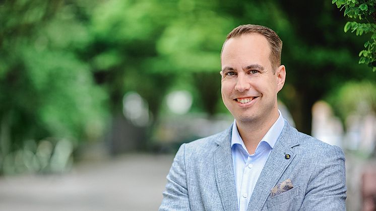 New xSuite Sales Director DACH Sascha Hitsch formerly worked at NetApp Deutschland GmbH, where he was responsible for business development in the DACH region as an AI Sales Specialist.