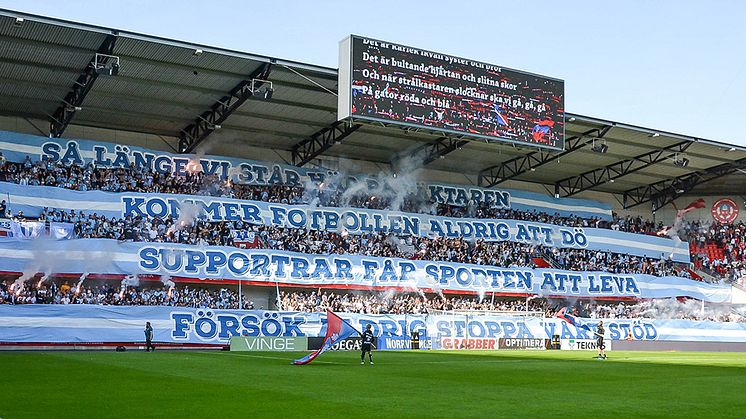 Fotbollssupportrar samlade motstånd över laggränserna under villkorstrappan