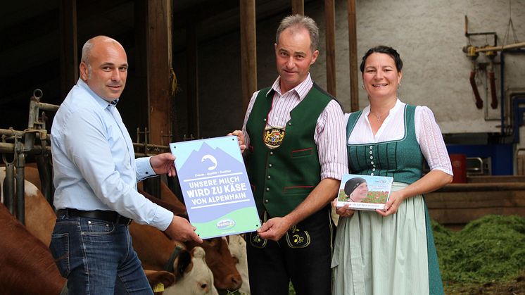 Ab dem 1. Juli beliefern rund 250 Bauernhof-Partner aus der Region die Familienkäserei mit frischer Alpenmilch