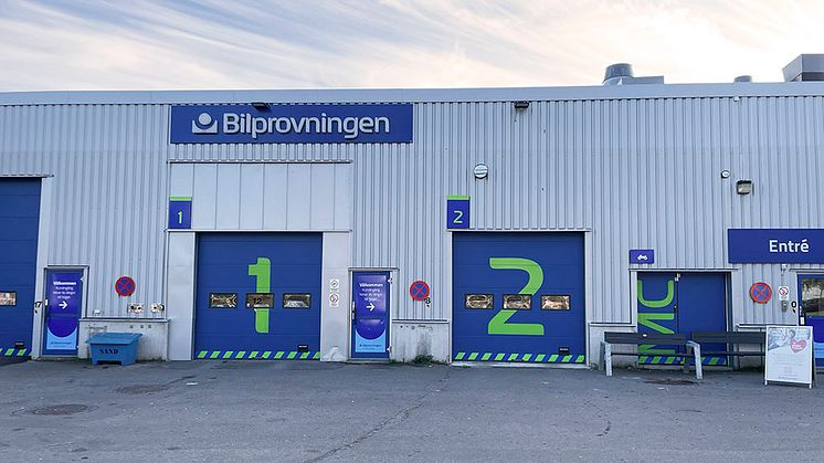 Bilprovningen i Umeå-Ersboda - Sveriges första besiktningsstation i ett handelscentrum - firar 15 år  Foto: Bilprovningen