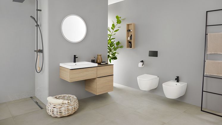 2023_iCon Bathroom with lay-on washbasin white matt, WC wall-hung white matt, Bidet wall-hung white matt, Option Mirror Round 60 light off_4_Original