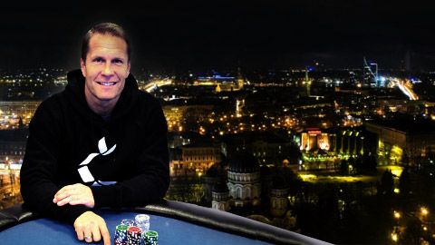 Ola Andersson slåss om SM-titeln i poker