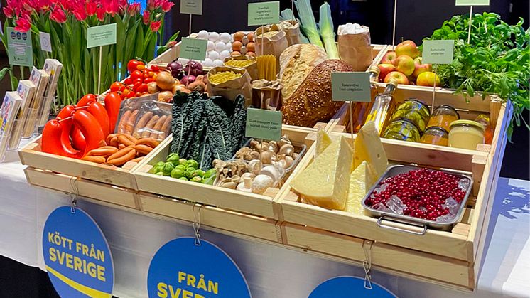 Från Sverige-märkningens bord på inspirationstorget vid invigningsbanketten för Stockholm European Capital of Gastronomy visade bredden på ursprungsmärkta råvaror, livsmedel och växter och lyfte svenska mervärden.