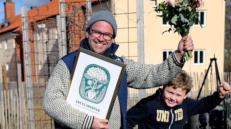 Andreas Andersson med sitt Odla i Skola vinner Årets spadtag 2021.