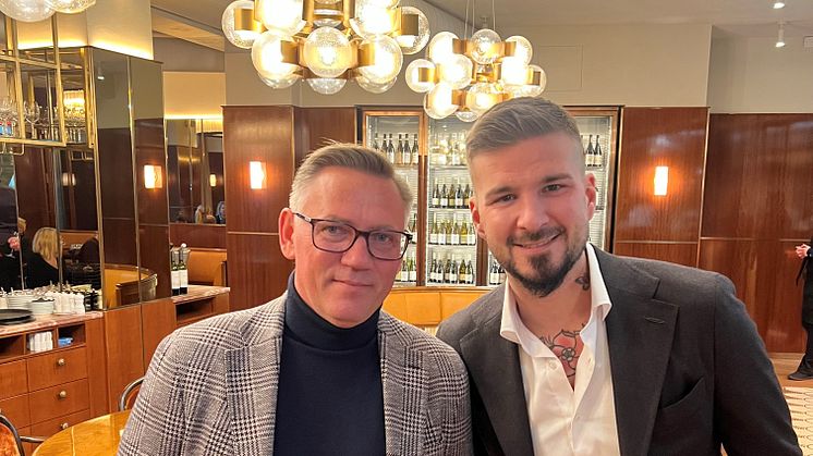 Mathias Aronsson, regionchef Stockholm/Uppsala och vice vd för Wallenstam tillsammans med Joakim Erlandsson, delägare och restaurangchef för Noema.