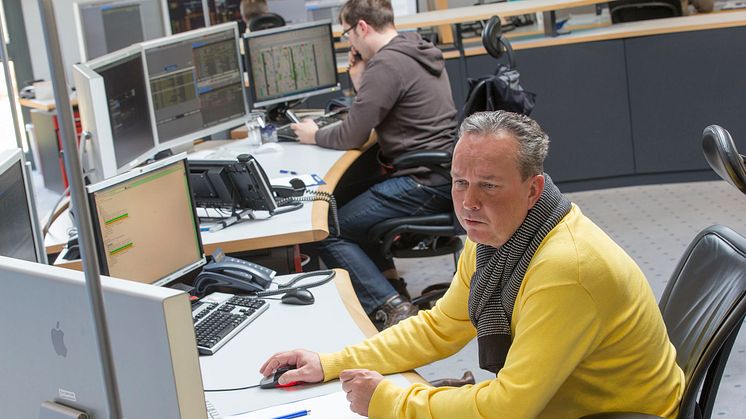 Foto: Der Rekord der Einspeiseleistung von Photovoltaik-Anlagen am vergangenen Sonntag war für die Bayernwerk-Mitarbeiter in den Netzleitstellen eine besondere Herausforderung.