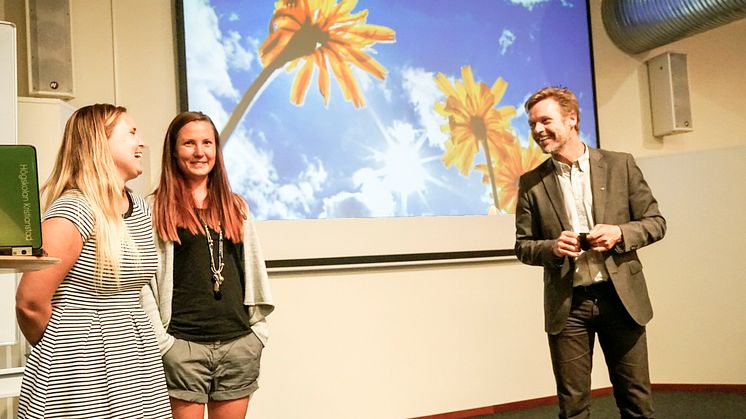 Emma Andersson och Julia Karlsson får beröm för My Day av innovationsrådgivare Johan Müllern Aspegren.