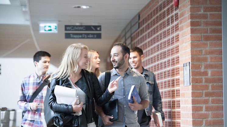 Högskolan Väst ger fler möjligheten att bli lärare samtidigt som de arbetar 