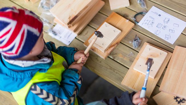 Naturvernforbundet får støtte til å arrangere gratis verksteder i fuglekassesnekring over hele Norge. (Foto: Erlend Berre).