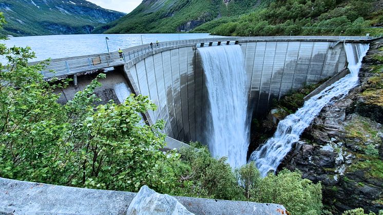 Overløp ved Zakariasdam juni 2019. Foto: TAFJORD