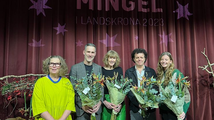 Från vänster: kulturnämndens ordförande Line Hovrind Aslaksen, stipendiaterna Anders Blentare, Cecilia Kraitiss, Bosse Nilsson och Emilia Charlin.