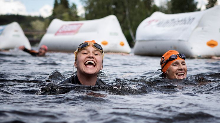 Vansbrosimningen är ett av Sveriges största och äldsta öppet vatten-evenemang med närmare 14 000 deltagare och erbjuder lopp från 25 – 10 000 meter. Evenemanget genomförs den 1-10 juli 2022. Fotograf: Mickan Palmqvist
