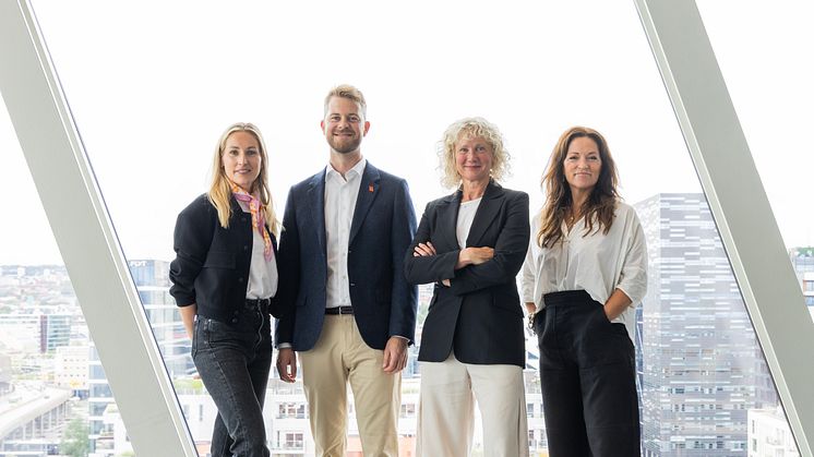 Direktør Tone Hansen sammen med tre av sine nyansatte. Fra venstre Lise Rønneberg, Harald Nygaard Kvam, Tone Hansen og Kristina Finne. Foto @Munchmuseet