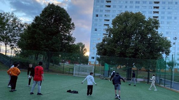 Kvällsfotboll i Hagalund, Solna