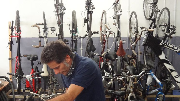 Paul Horta-Hopkins at SCDA's Newhaven bike repair workshop