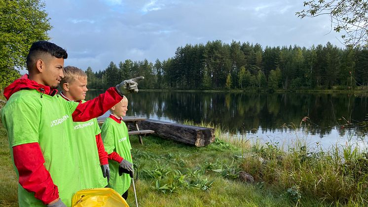 Ungdomar från Älvdalens IF städar Dalälven