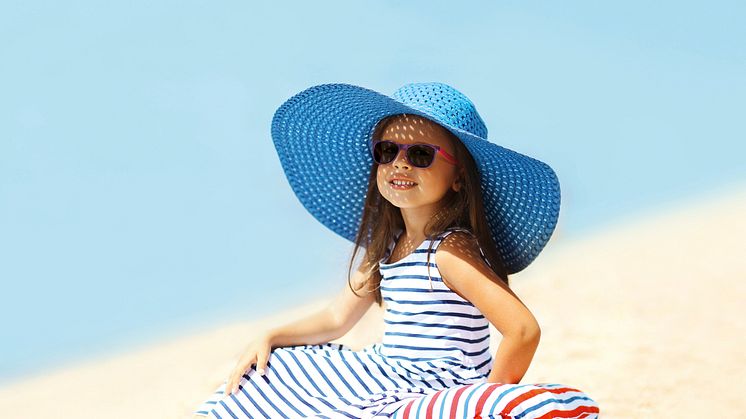 Bara en av fem föräldrar skyddar sina barn med solglasögon  – så skyddar du ditt barns ögon mot solen