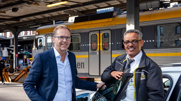 Bo Edsberger, vd, och Neguse Hadgebes, en av Taxi Göteborgs 700 syncertifierade förare. Foto: Glenn T Unger
