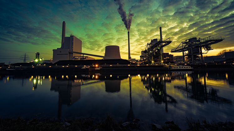 Illustrasjonsfoto: Kullkraftverk i blåtimen
