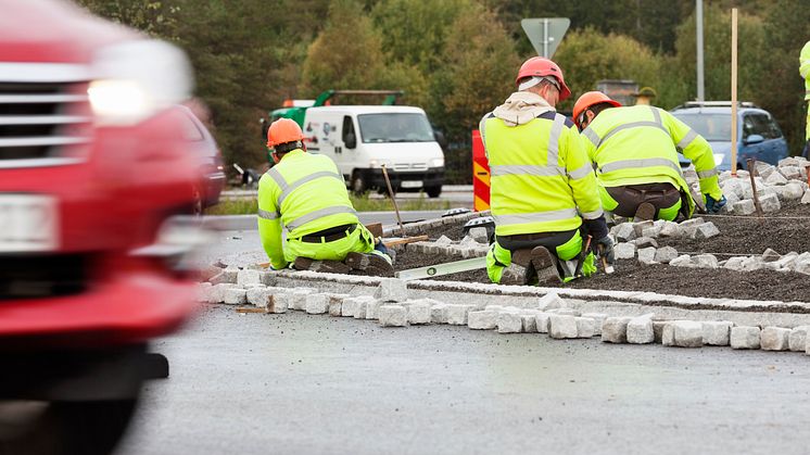 Ett skräckexempel på bristande avstängning vid vägarbete. Säkerheten vid arbete på väg måste bli bättre. Bild: Trafikverket