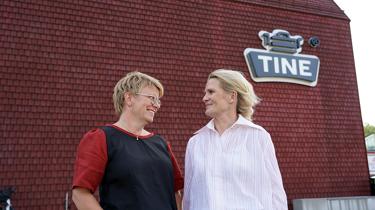 Styreleder Marit Haugen (t.v.) og ny konsernsjef i TINE, Ann-Beth Freuchen (foto: Ingrid Wilberg Arnesen)