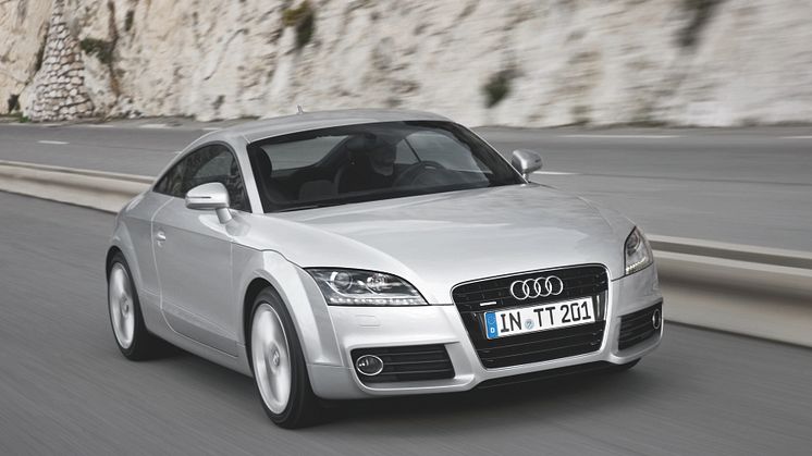 Audi TT i uppgraderad version – dynamisk, lätt och effektiv. 