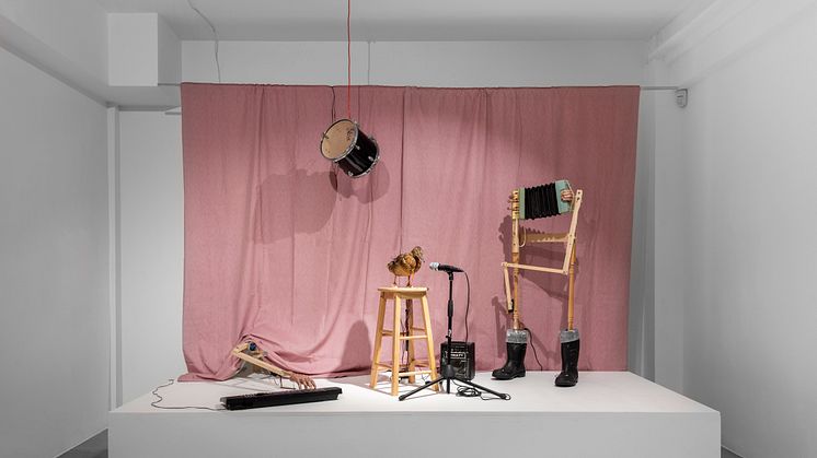 Tobias Bradford, Stage Fright, 2021. Installationsvy Huxley-Parlour